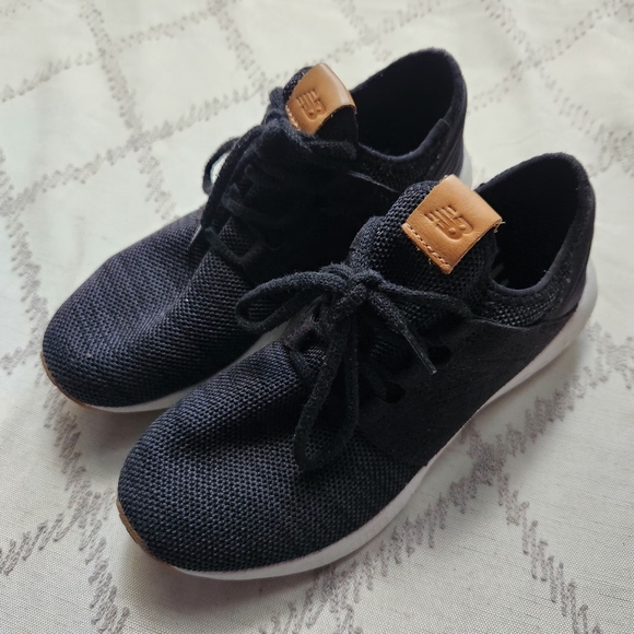 New Balance (WMNS) Fresh Foam Cruz v2 'Black' Size 7 - Picture 1 of 8
